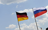 " Флаги России, Германии и Евросоюза на фоне Рейхстага в Берлине, Германия