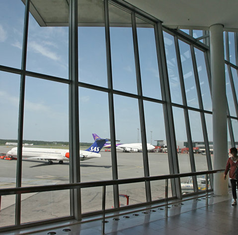 В крупнейшем международном аэропорту Швеции Стокгольм-Арланда.