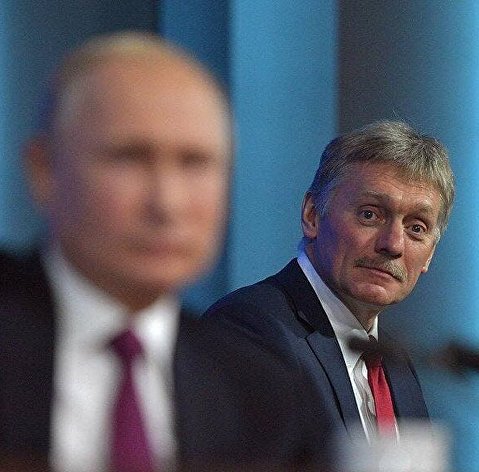 Президент РФ Владимир Путин и пресс-секретарь президента РФ Дмитрий Песков.