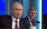 Президент РФ Владимир Путин и пресс-секретарь президента РФ Дмитрий Песков.
