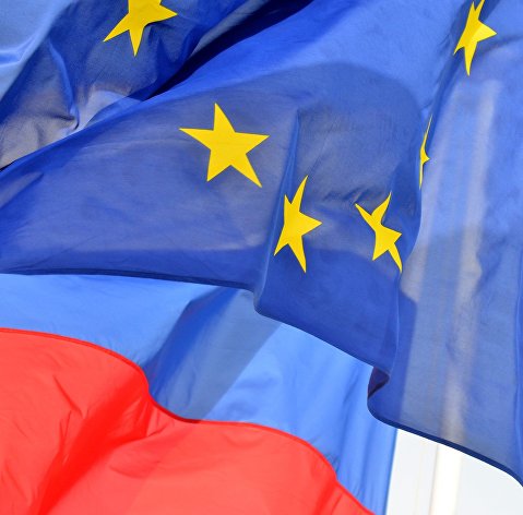 Флаги России и ЕС.
