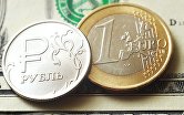 Монеты номиналом один рубль, один евро на банкноте один доллар США