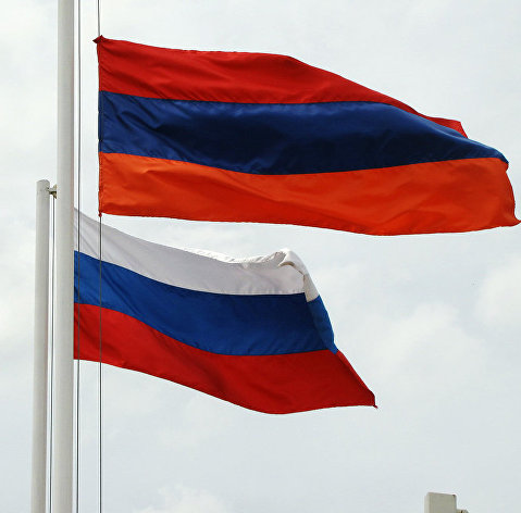*Флаги России и Армении