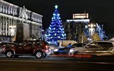 Автомомбили на одной из улиц Москвы