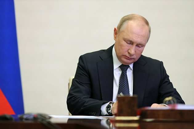 Президент России Путин на следующей неделе проведет совещание по экономике