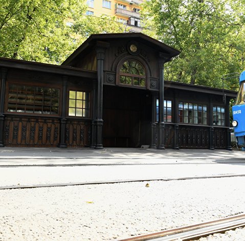 Открытие старейшей трамвайной остановки после реставрации в Москве