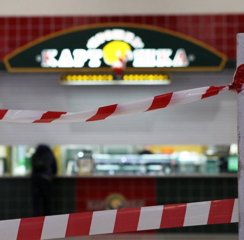 Закрытое кафе во время нерабочих дней в торговом центре в Москве