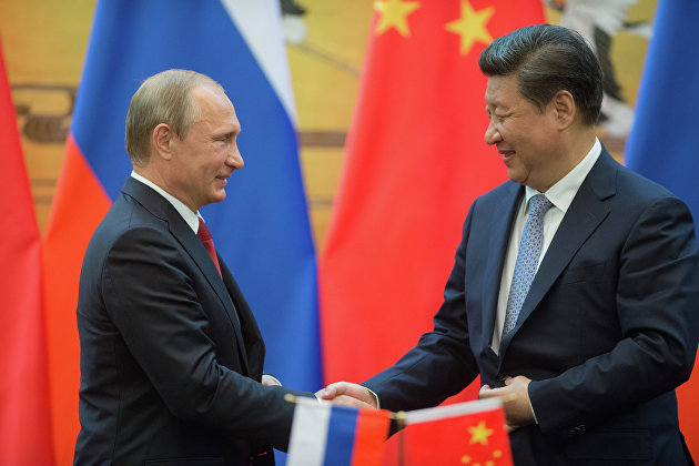 Президент России Владимир Путин (слева) и председатель Китайской Народной Республики Си Цзиньпин