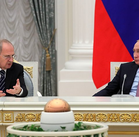 Президент РФ Владимир Путин и председатель Конституционного суда Валерий Зорькин. 6 декабря 2016 Президент РФ Владимир Путин и председатель Конституционного суда Валерий Зорькин. 6 декабря 2016