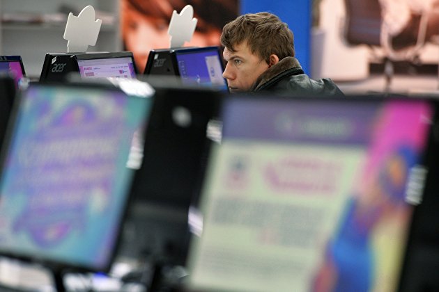 Интернет-продажи крупных и средних магазинов России в ноябре выросли в 1,4 раза