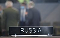 Табличка на столе российской делегации