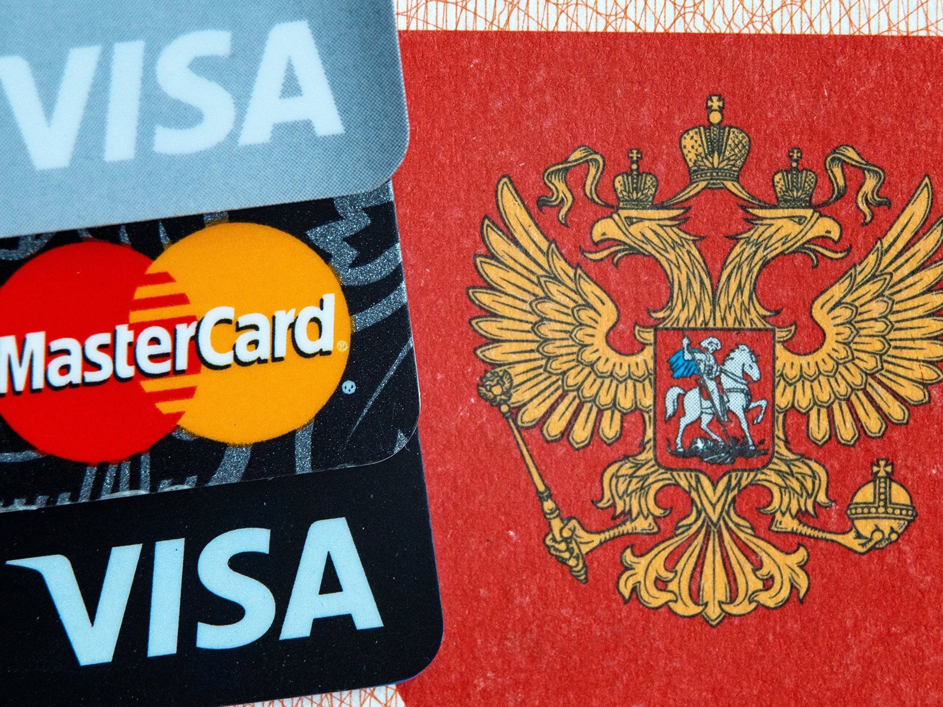 Карты мастеркард работают. Visa MASTERCARD. Visa и MASTERCARD В России. Виза мастер карт. Свифт платежная система.