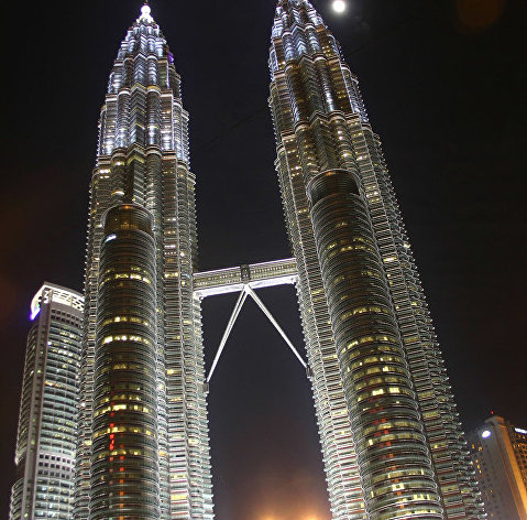 Башни-близнецы Petronas в малазийской столице Куала-Лумпур