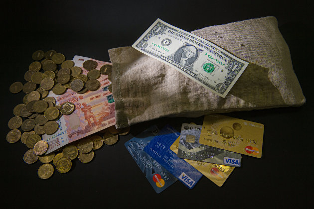 Мосбиржа: рубль уверенно растет к доллару и евро 