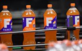 Производство газированных напитков на московском комбинате "Очаково"