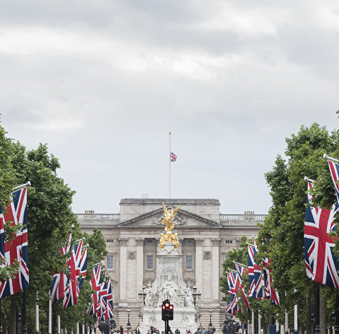 Флаг Великобритании на крыше Букингемского дворца