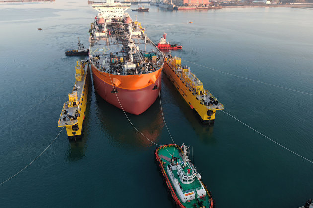 Saudi Aramco изменила цены на нефть для Азии и США, пишет СМИ