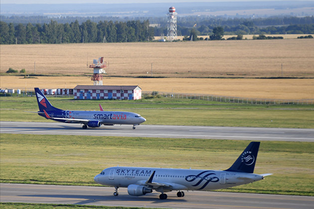 Самолеты Airbus A320-214 (WL) и Boeing 737-8GJ (WL)