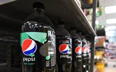 Бутылки с газированным напитком Pepsi