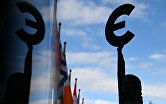 Памятник-скульптура знаку "Евро"