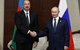 Президент РФ Владимир Путин и президент Азербайджана Ильхам Алиев (слева)