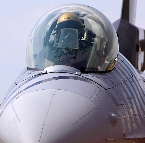*Самолет F-16 ВВС Турции