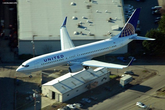 Самолет Boeing 737 компании United Airlines