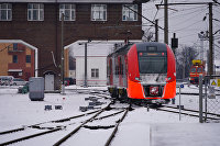 Поезд подъезжает к железнодорожному вокзалу Калининграда