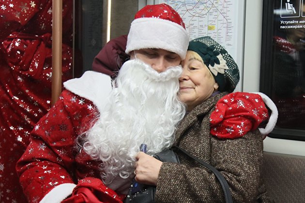 Флешмоб Дедов Морозов в московском метро