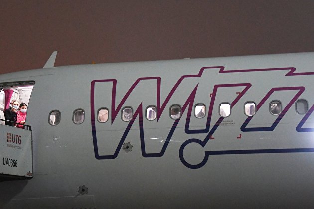 Встреча первого рейса авиакомпании Wizz Air Abu Dhabi в аэропорту Внуково
