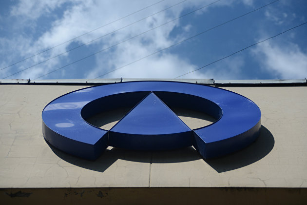 Эмблема на здании офиса компании "Укрнафта" в Киеве