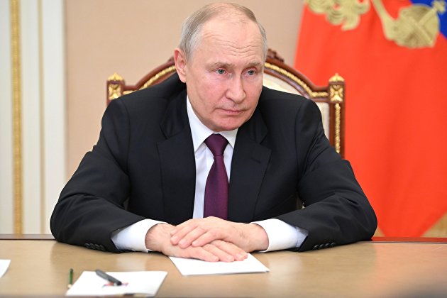 Президент РФ В. Путин провел совещание по экономическим вопросам Президент РФ В. Путин провел совещание по экономическим вопросам