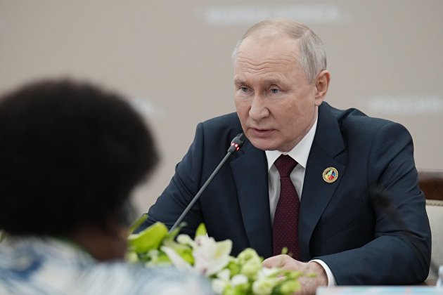 Президент РФ В. Путин встретился с президентом Мозамбика Ф. Ж. Ньюси Президент РФ В. Путин встретился с президентом Мозамбика Ф. Ж. Ньюси