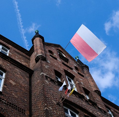 Флаг Польши на здании в Познани, Польша