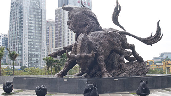 Площадь около Шэньчжэньской фондовой биржи, Китай
