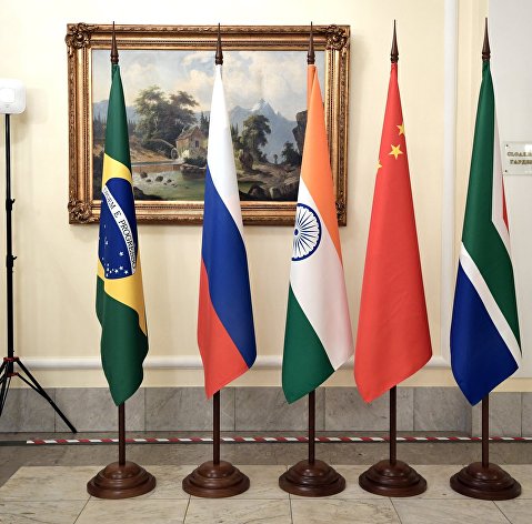 Флаги стран-участниц группы БРИКС