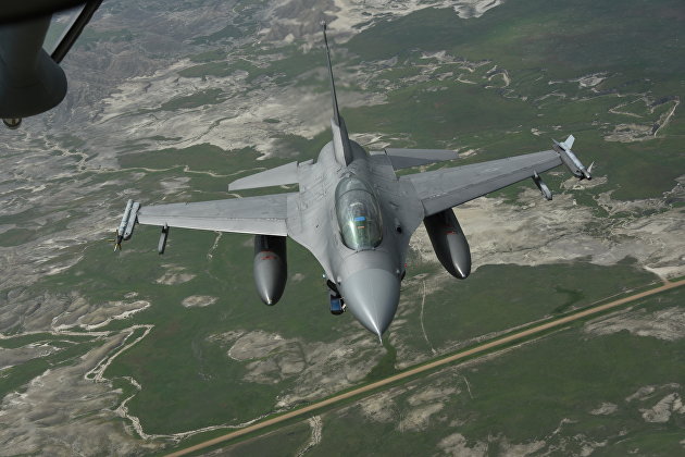 Самолет F-16 Самолет F-16
