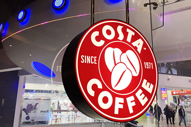Вывеска кофейни Costa Coffee.