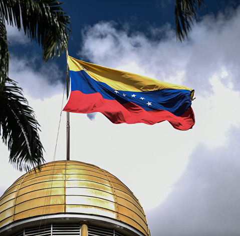Флаг на здании Национальной ассамблеи Венесуэлы в Каракасе