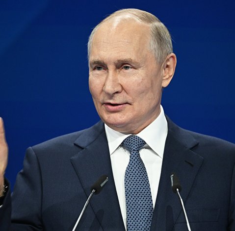 Президент РФ Владимир Путин выступает на финальном этапе III Международной Олимпиады по финансовой безопасности