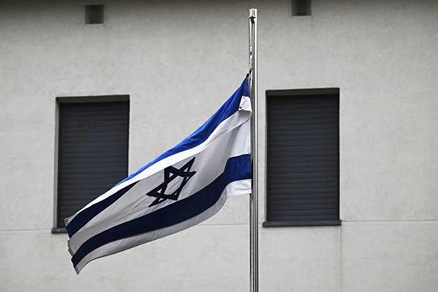 Израильский флаг у посольства страны в Москве