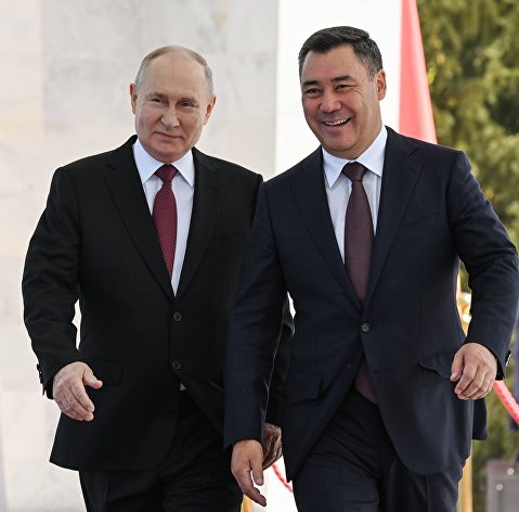 Президент РФ Владимир Путин и президент Киргизской Республики Садыр Жапаров