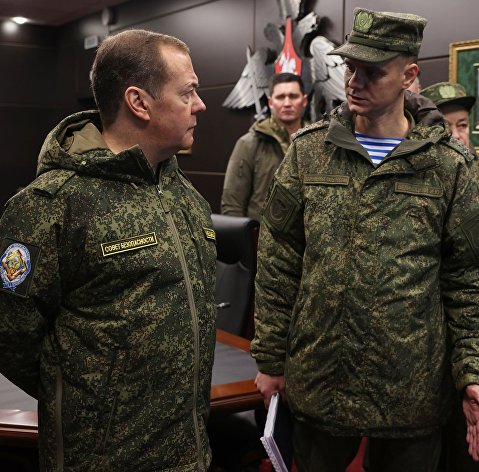 Зампред Совбеза РФ Д. Медведев посетил полигон "Алабино" Зампред Совбеза РФ Д. Медведев посетил полигон "Алабино"