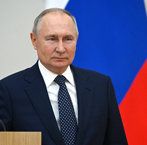 Президент РФ В. Путин вручил госнаграды представителям избирательных комиссий РФ