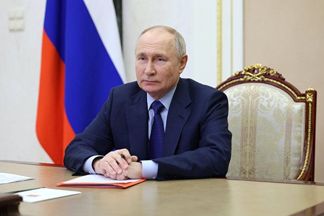 Путин предложил повысить размер выплат медикам в малых городах