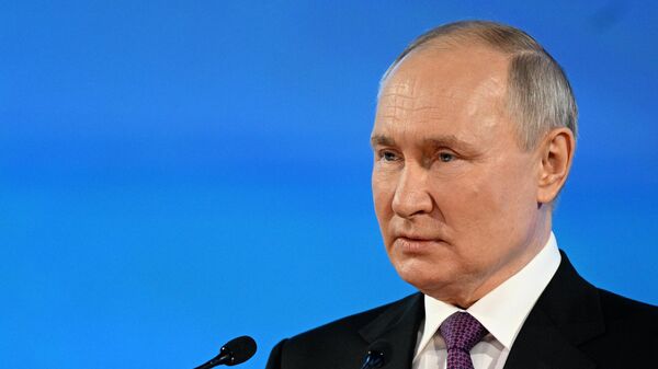 LIVE: Путин выступает с ежегодным посланием Федеральному собранию