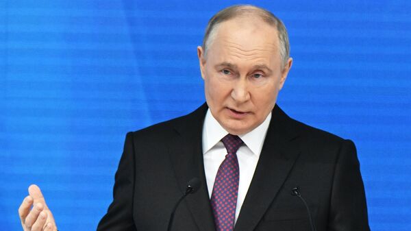 Президент РФ Владимир Путин обращается с посланием к Федеральному Собранию