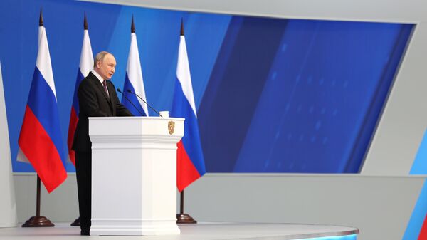 Президент РФ Владимир Путин выступает с ежегодным посланием к Федеральному Собранию