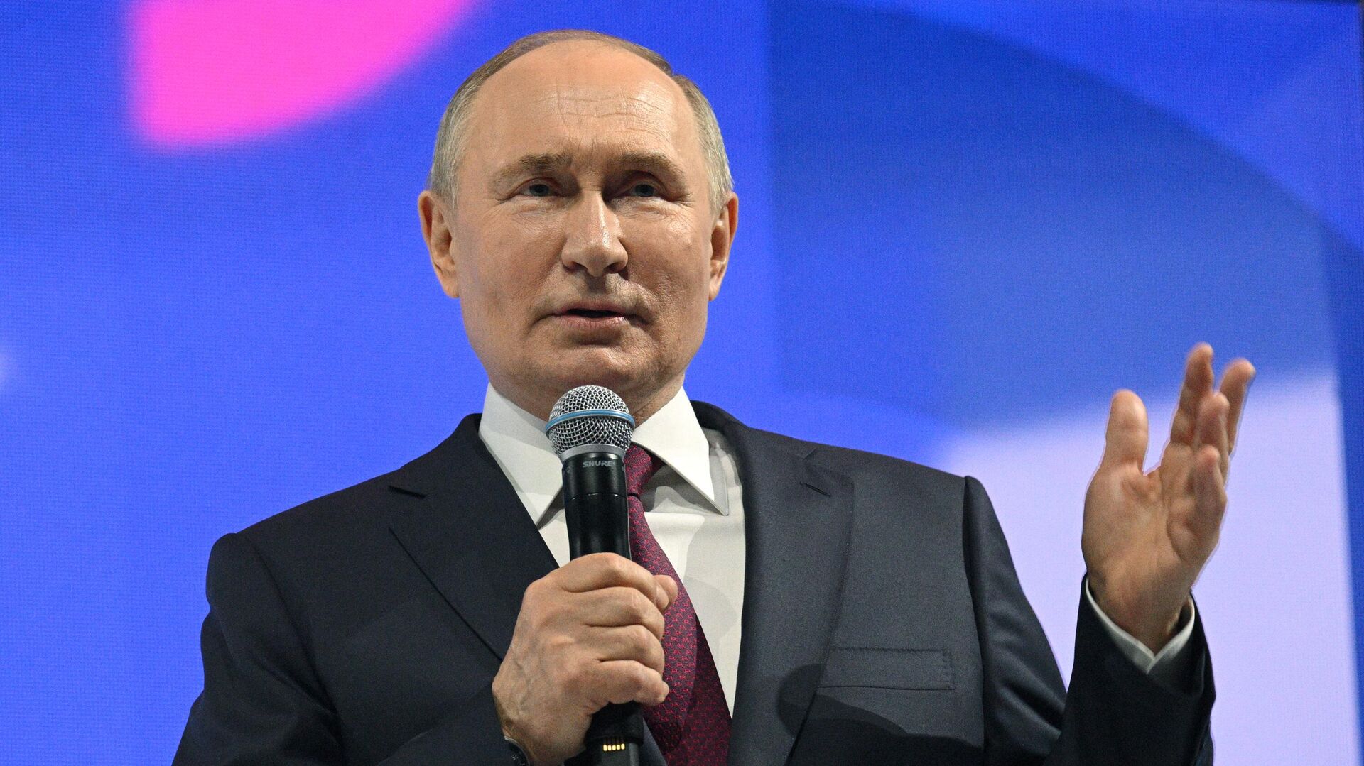 Президент РФ В. Путин посетил Всемирный фестиваль молодежи - ПРАЙМ, 1920, 06.03.2024