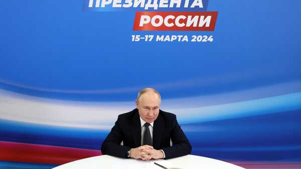 LIVE: Владимир Путин в избирательном штабе